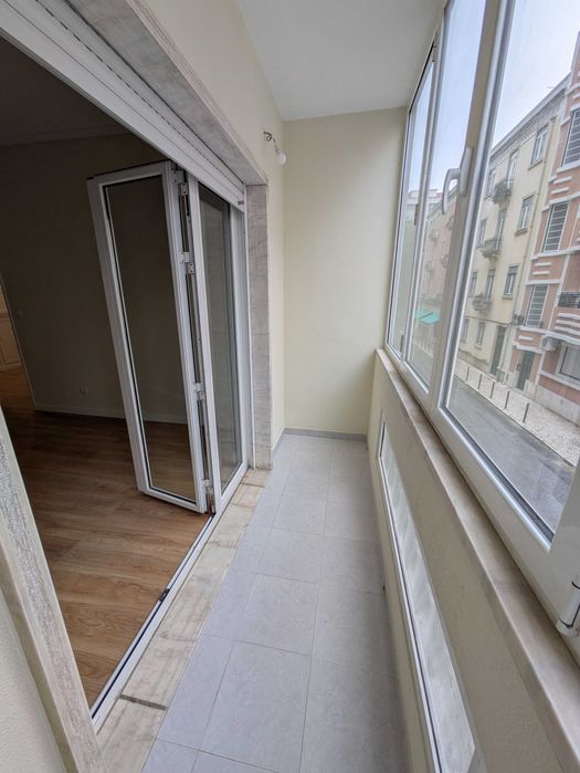 Apartamento T1 Completamente Remodelado no Campo Pequeno