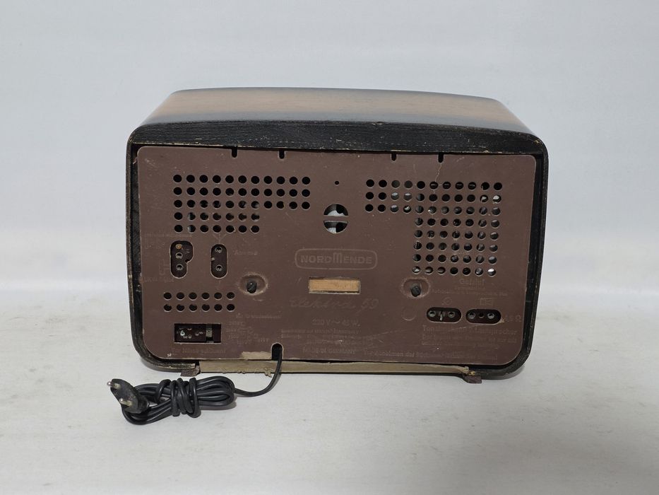 Rádio antigo reparado Nordmende