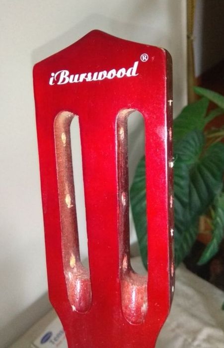 Viola estragada para enfeitar apenas