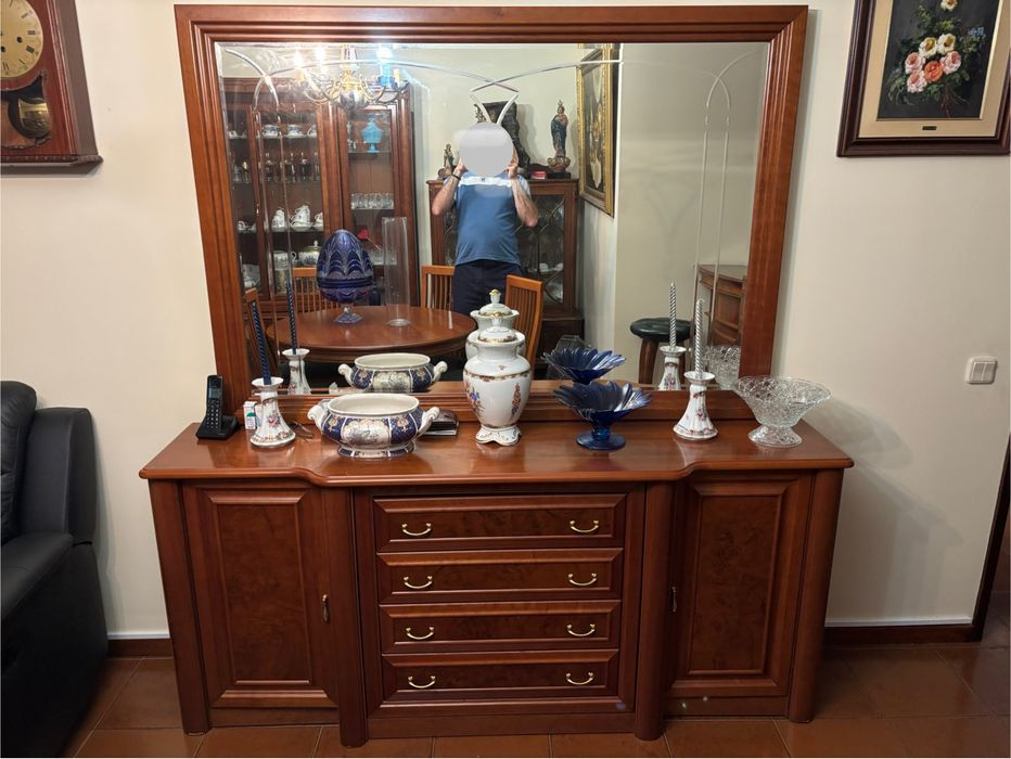 Aparador de sala com espelho