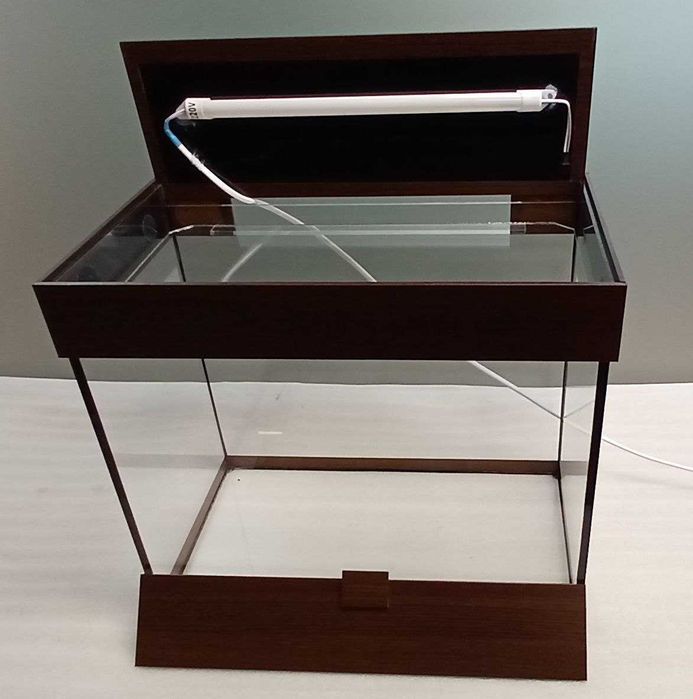 Аквариумы от 25 до 200 литров, есть в наличие и делаем на заказ