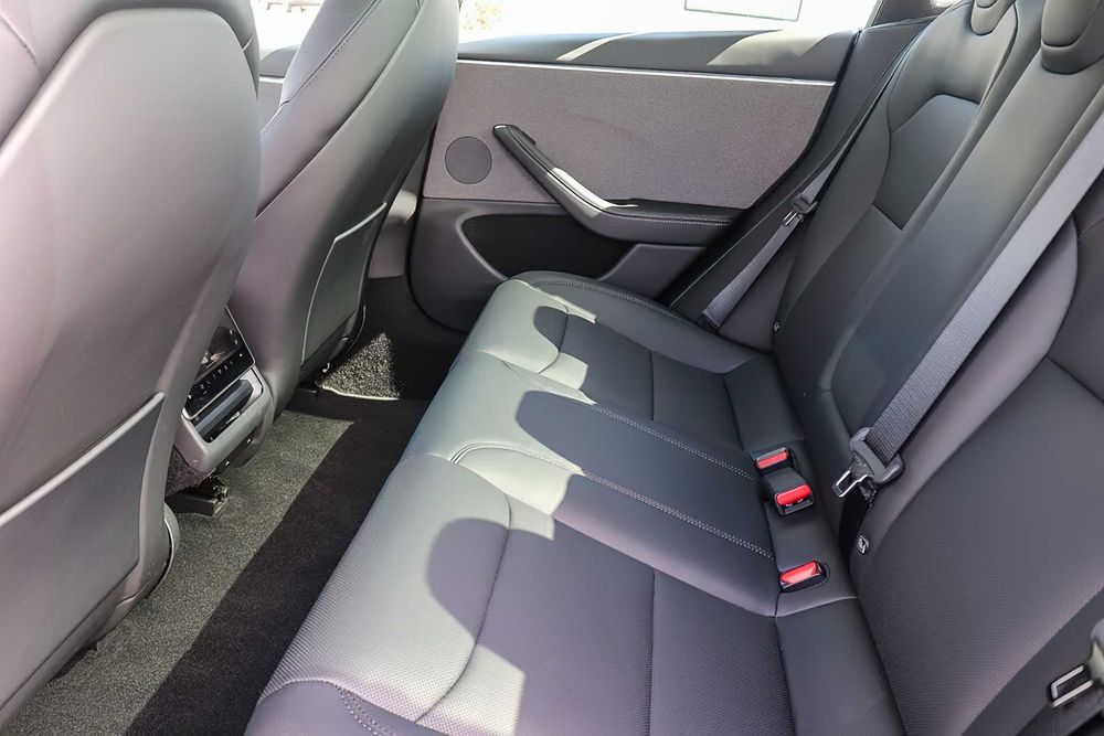 Tesla Model 3      2025