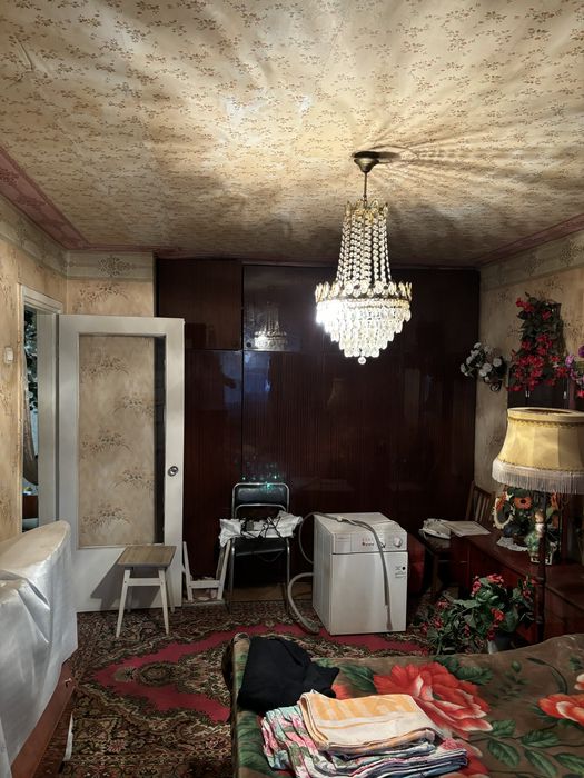 Продается 3 комнатная, центр. С гаражом. Славянск