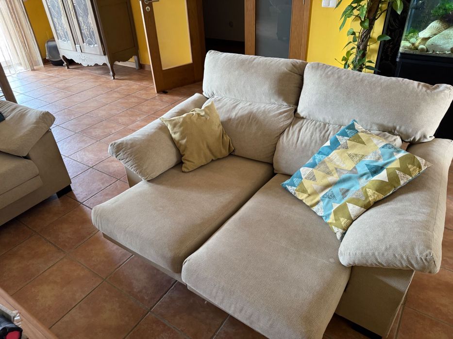 Dois sofas 1 para 3 pessoas e outro para 2