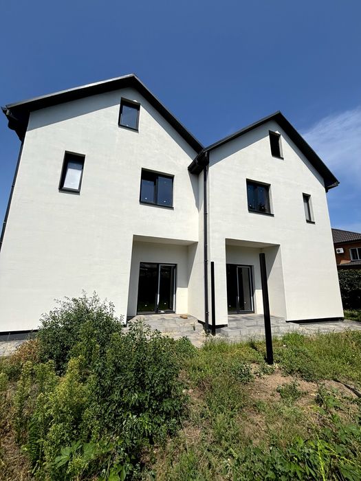 Продаж танхауса з великою ділянкою