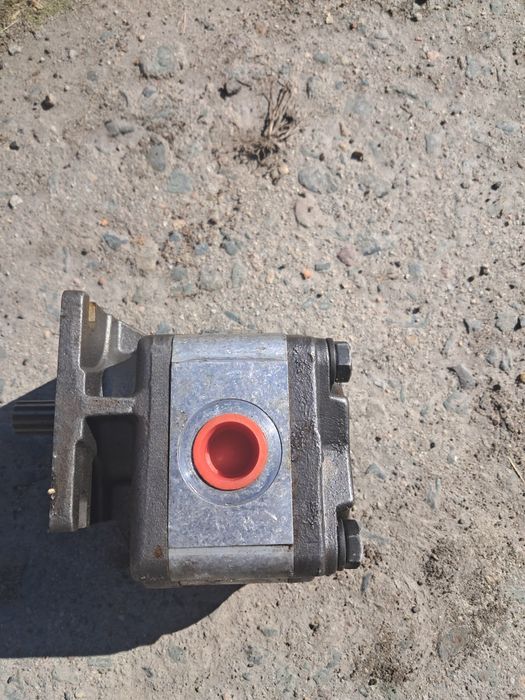 Pompa hydrauliczna zębata do minikoparki Hanix, Kubota