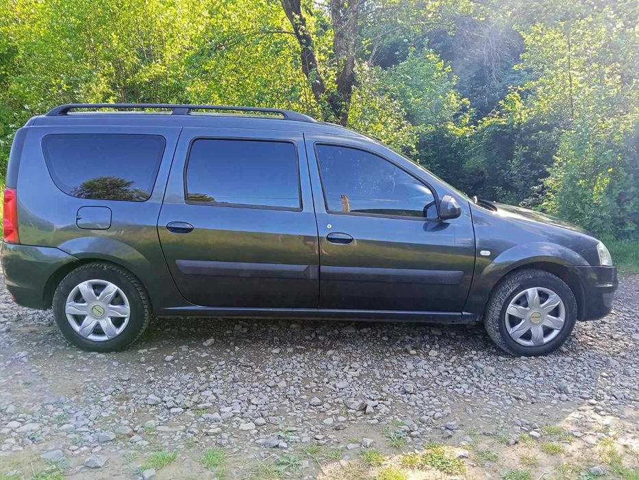 Автомобіль dacia logan
