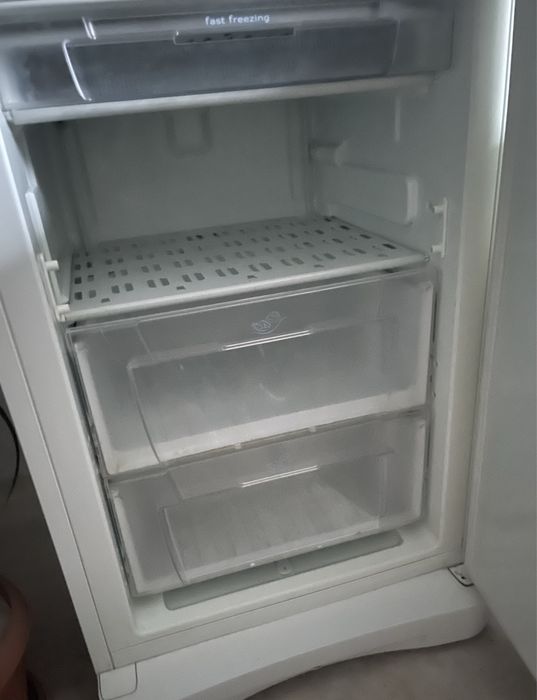 Холодильник  Indesit