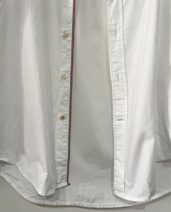 Camisa branca com detalhes vermelhos (El Ganso, tamanho S)