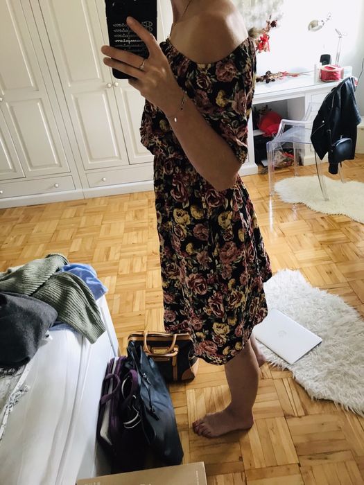 Sukienka w kwiaty