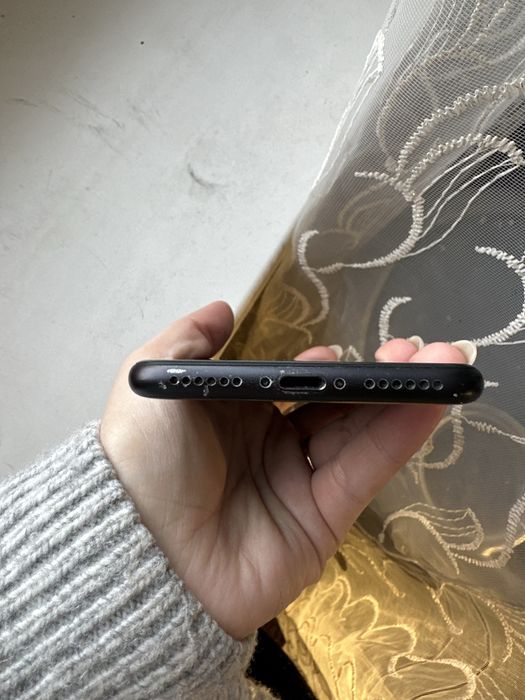 Iphone SE 2020  64 мб айфон