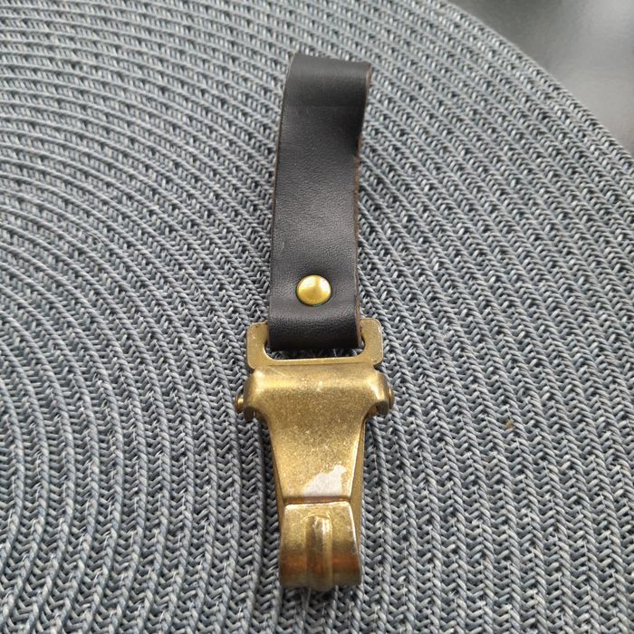 Dawny brelok breloczek klamra skórzana