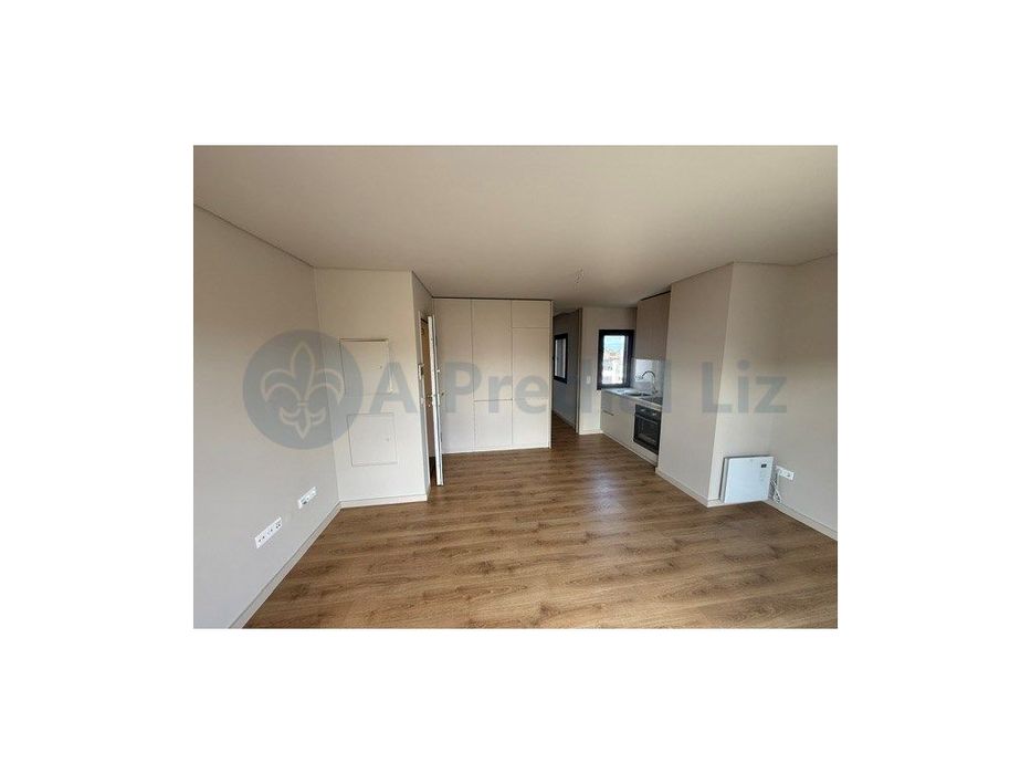 Apartamento T2 Recuado - junto à Rotunda da Boavista / Casa da Musica — Cedofeita, Santo Ildefonso, Sé, Miragaia, São Nicolau E Vitória, Porto