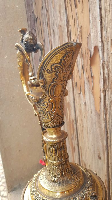 2 Jarrões em bronze com pé em mármore