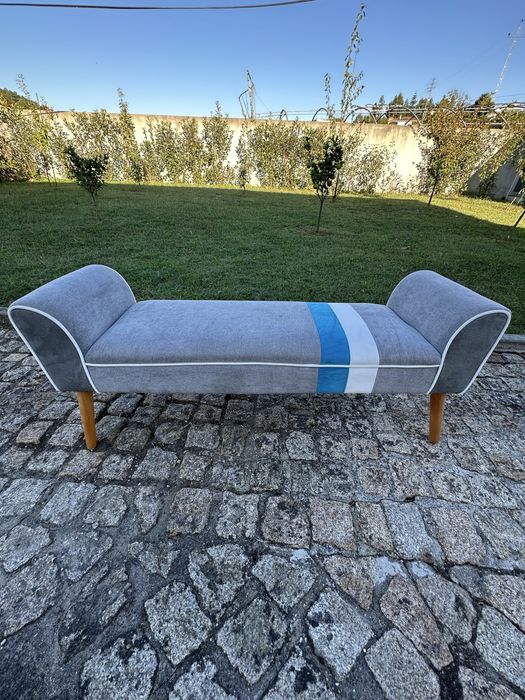 Conjunto cadeirão e banqueta