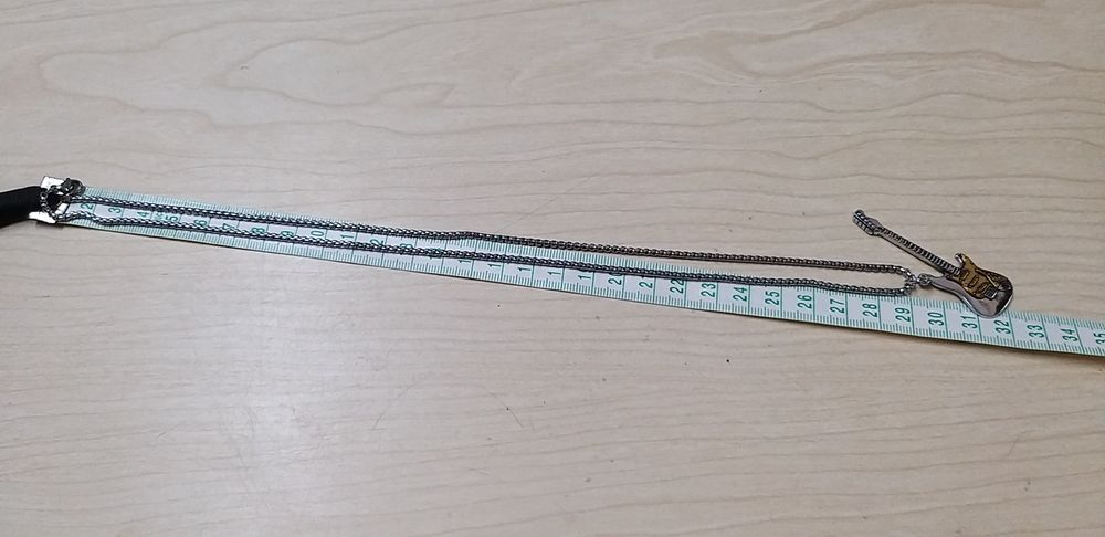 Colar Guitarra Elétrica.