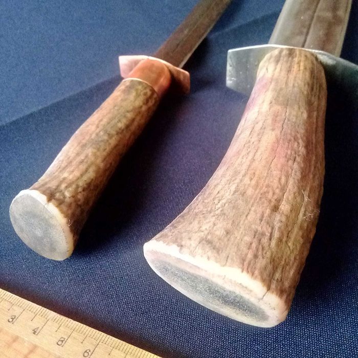 Facas de caça com cabo em chifre de veado