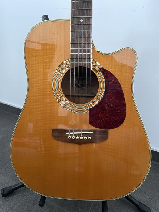 Gitara Fender la brea elektroakustyczna