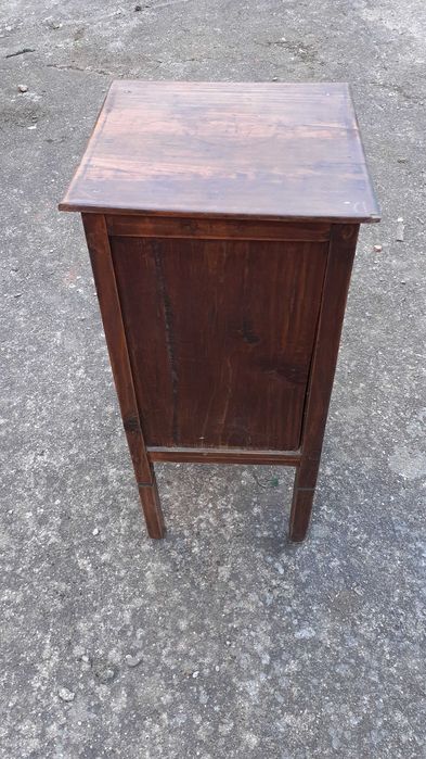 Mesa de Cabeceira e Cómoda Antigas para Restaurar