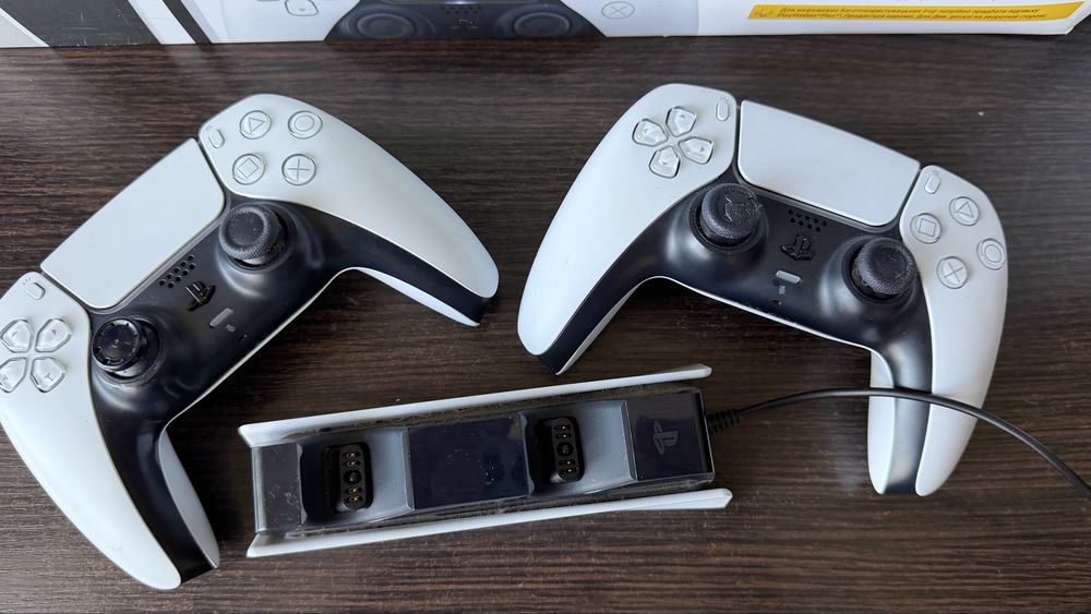 PlayStation 5 + 2 DualSense + Sony INZONE H9