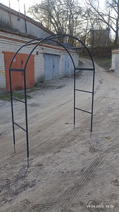 Садові арки для квітів