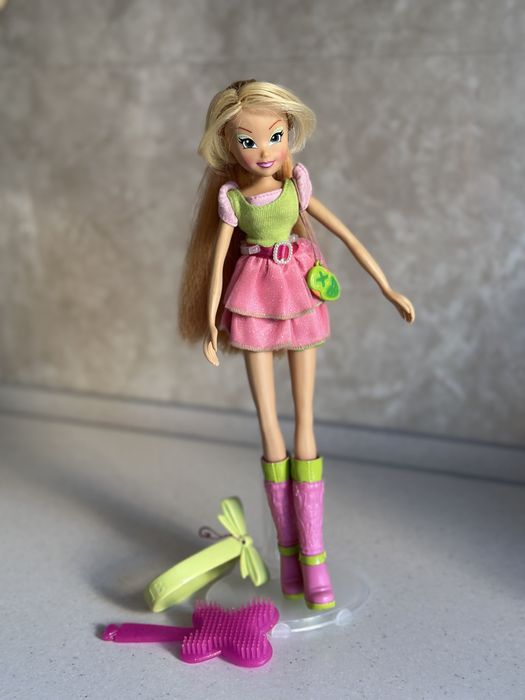 Лялька Winx, Флора вінкс. В подарунок підставка для ляльки