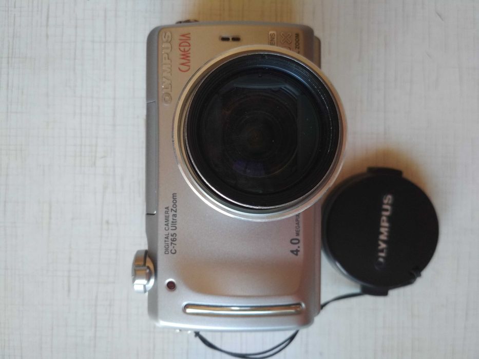 Фотоаппарат Olympus C-765 Ultra Zoom с футляром.