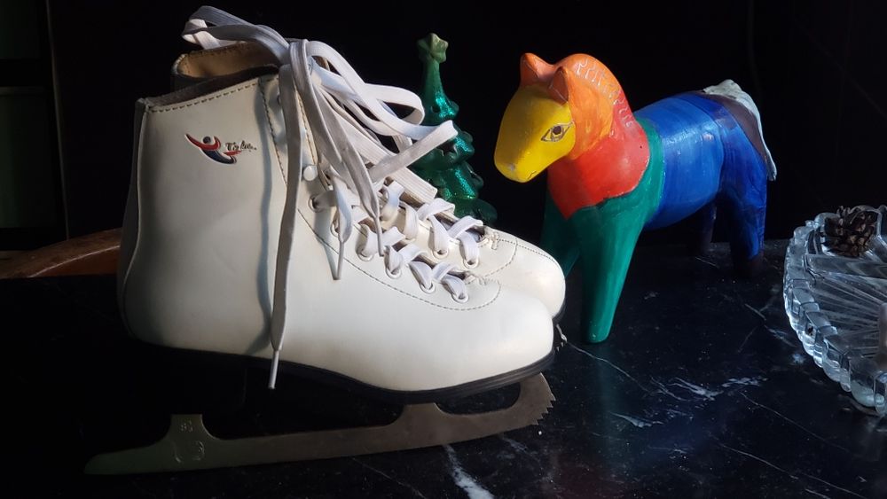 Фігурні жіночі  ковзани