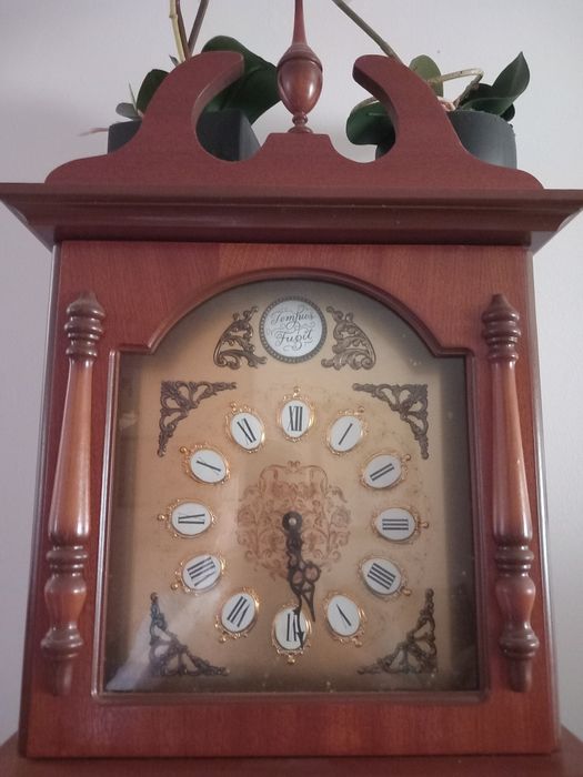 Relogio de pé  alto