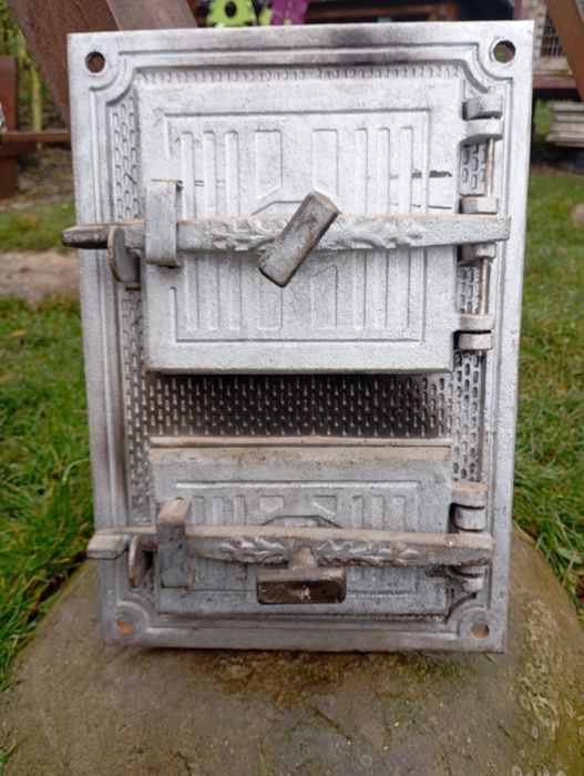 Drzwiczki żeliwne do pieca kaflowego