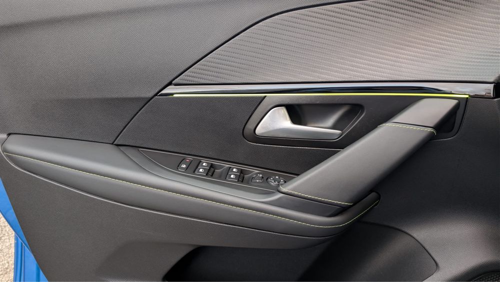 PEUGEOT e208 GT line 50kWH