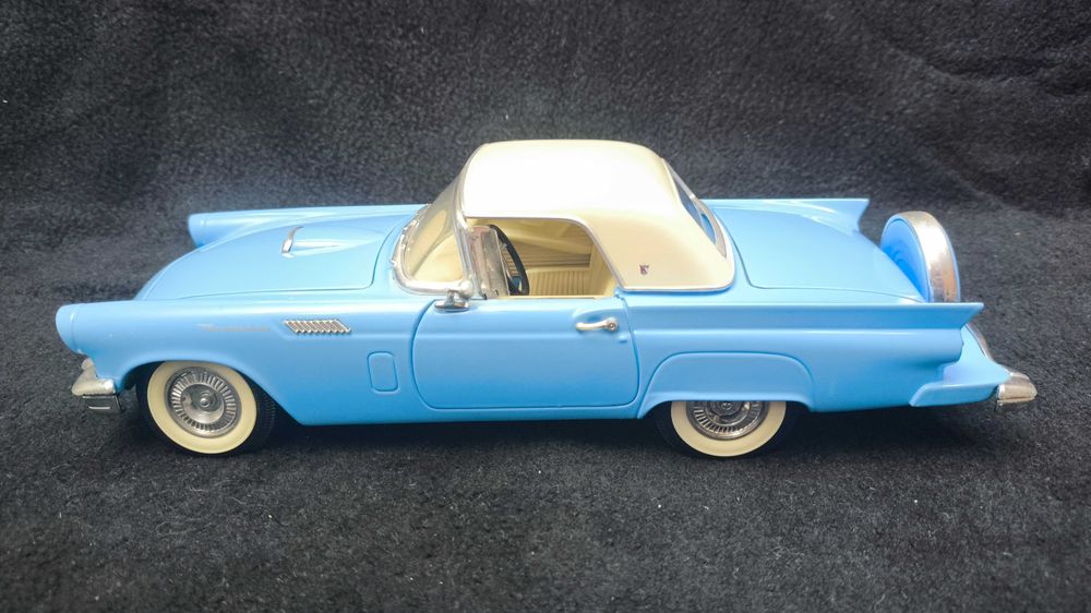 Модель авто 1.18 Ford Thunderbird 1957 Blue (Road Signature)