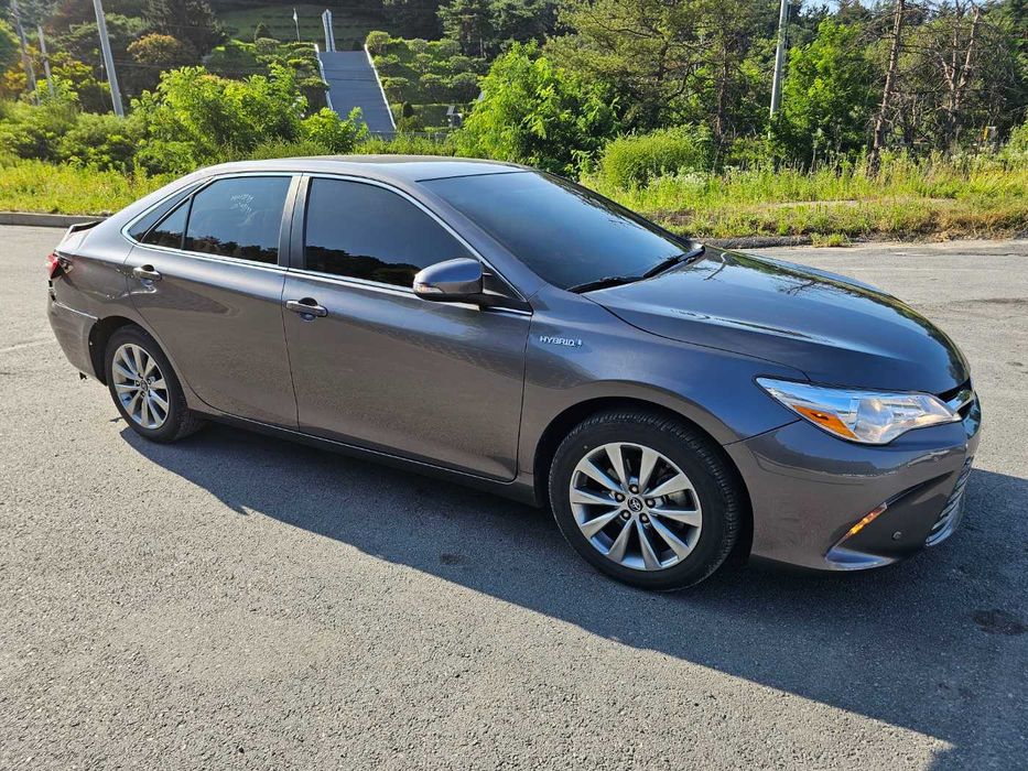2017 Toyota New Camry Hybrid LE незначні пошкодження
