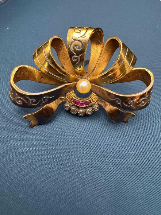 Raro Alfinete de Peito “Laço” em Ouro 19.2k (800) – 7,2g