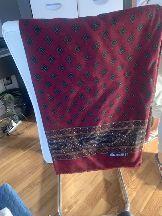 Welniany szalik bordowy