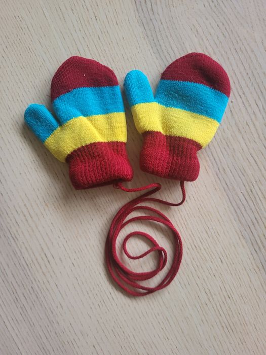 Grube rękawiczki na sznurku