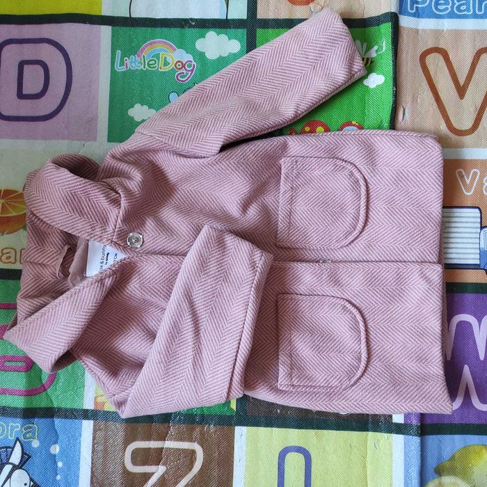 Пальто для маленької модниці ідеально для весни