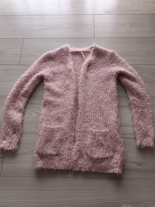 Sweter dziewczęcy alpaka używany pudrowy róż, rozmiar 152 cm