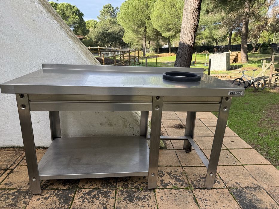 Mesa de inox em bom estado