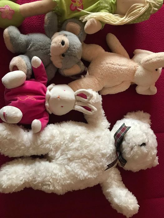 4 peluches+1 boneca