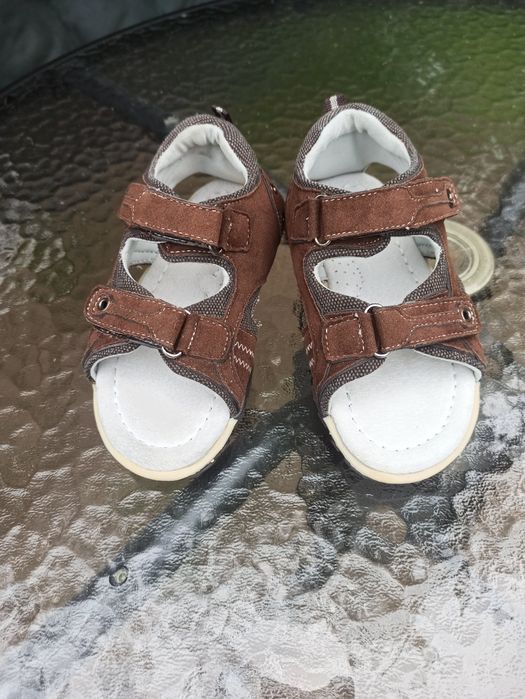 Sandały chłopięce r. 28 cm NOWE