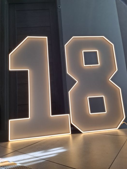 Cyfry led dekoracja urodzinowa