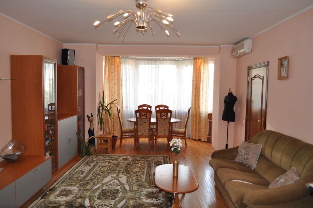 Продаж трикімнатної квартири, метро , ремонт, вул. Левка Лукʼяненка 29