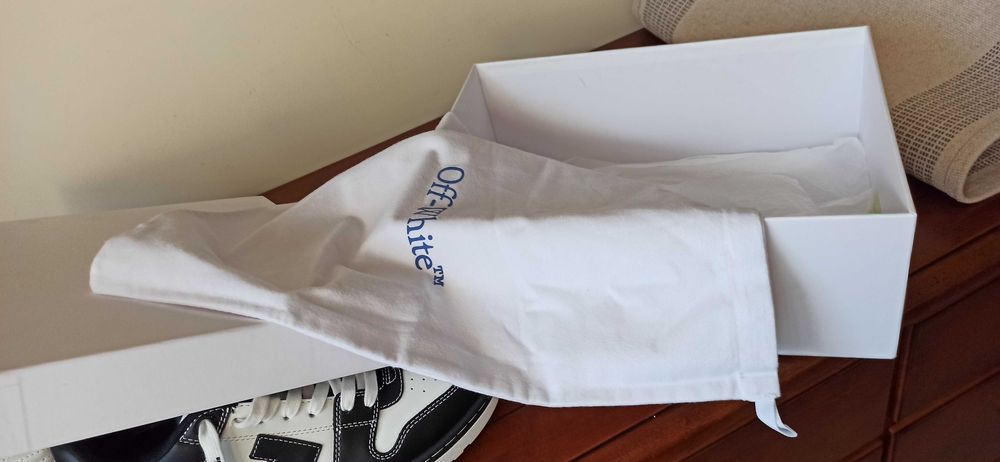 (r. 39) OFF-WHITE Out Of Office OOO Low Tops Logic Logo Black White