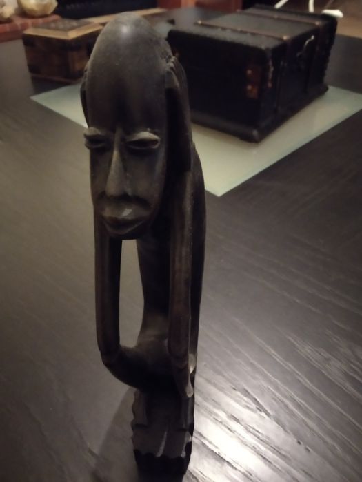 Estatuetas pau preto 2 tamanhos