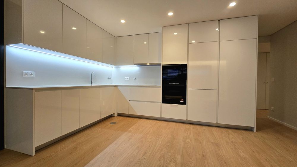 Apartamento T3 em Canidelo com vista mar