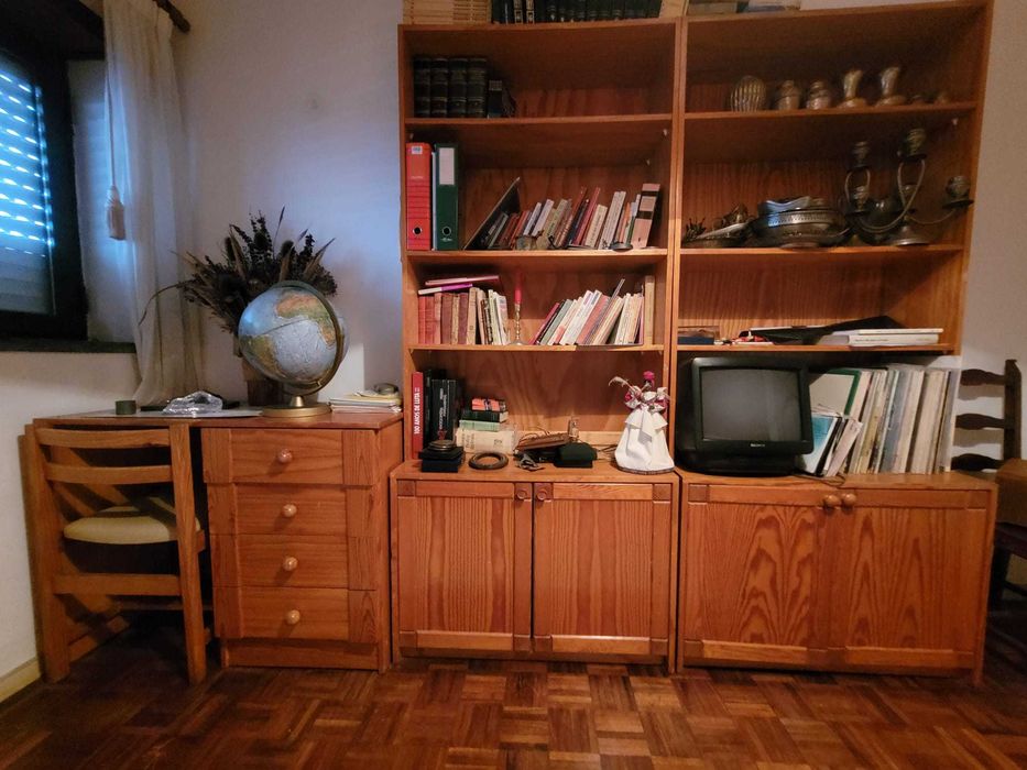 Estante e secretária