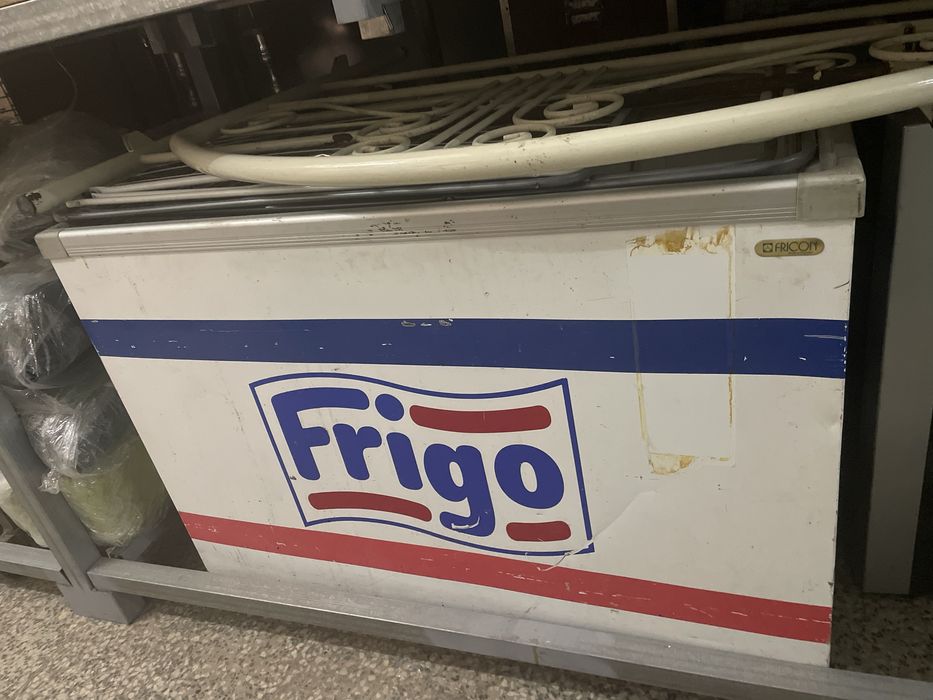 Arca com tampa de vidro para peças