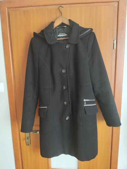 Sprzedam płaszcz czarny.