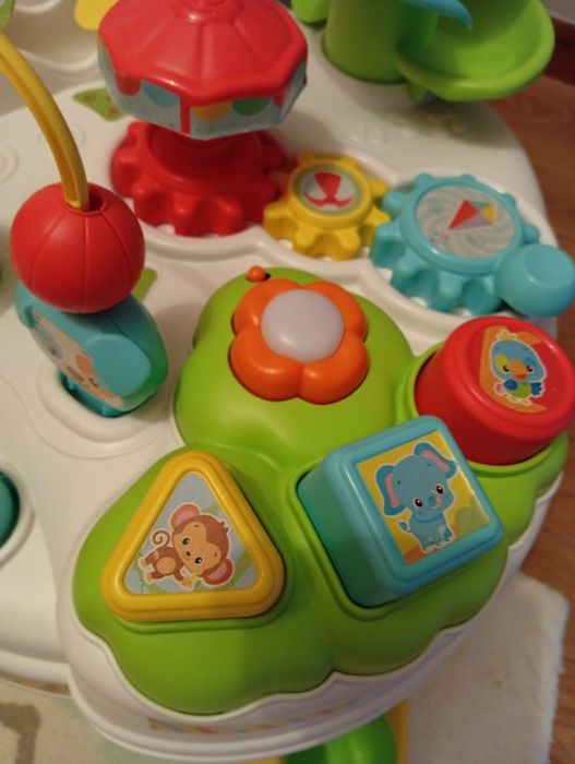 Mesa de atividades infantil